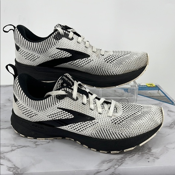 BROOKS REVEL 5 Running Shoes 9.5 Black White Comfy Active Casual Walking - Picture 1 of 8